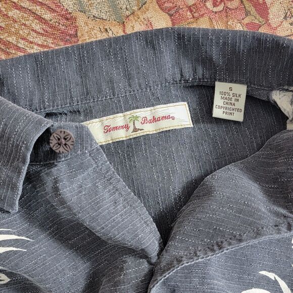 Tommy Bahama Shirt Mens Small Gray 100% Silk Hawaiian Palms Casual Button Up - Picture 11 of 14